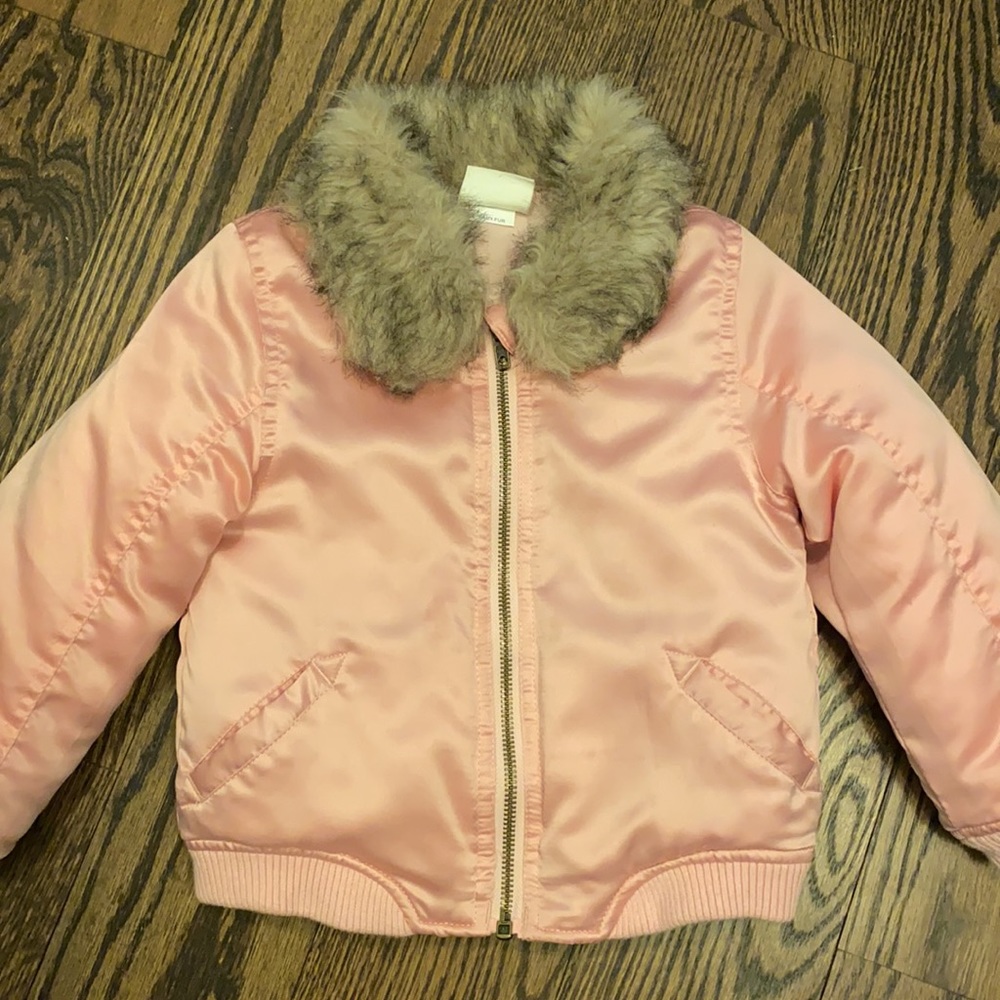 ❤️FLASH SALE ❤️girls listings 5/$25.  Bomber cozy with faux fur collar.